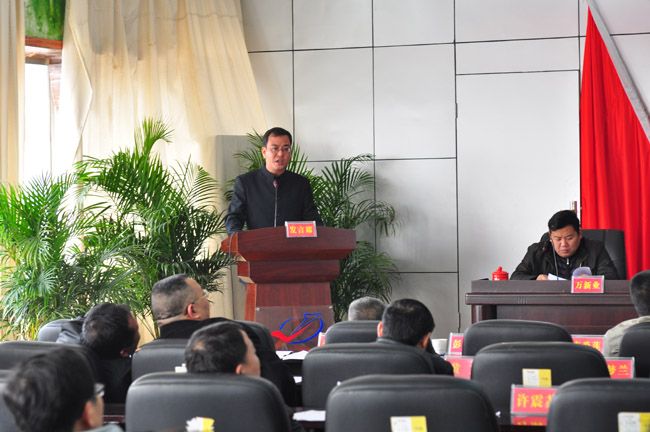 先進(jìn)單位—冷水江客運(yùn)分公司代表上臺發(fā)言